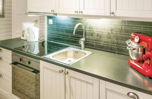 Valberg House | Amazing home in Leknes with kitchen