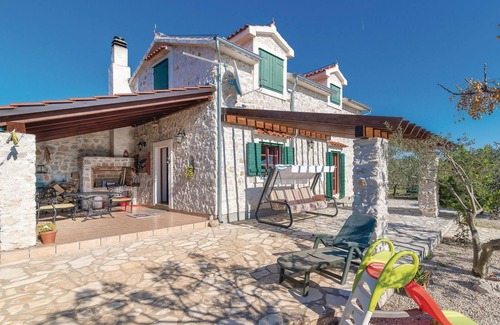 Lozovac House | Amazing home in Lozovac with kitchen