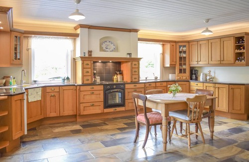 Matre House | Amazing home in Matredal with kitchen