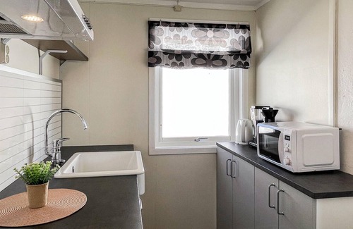 Mesnali House | Amazing home in Mesnali with kitchen