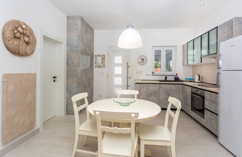 Njivice House | Amazing home in Njivice with kitchen