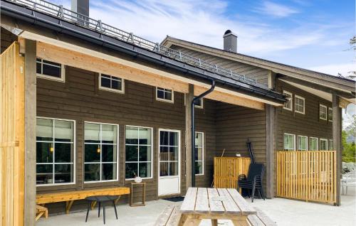 Eid House | Amazing Home In Nordfjordeid With Wifi