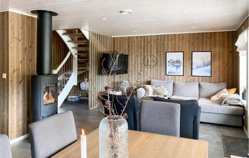 Eid House | Amazing Home In Nordfjordeid With Wifi
