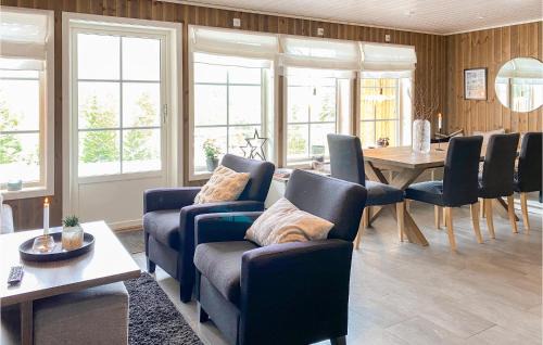 Eid House | Amazing Home In Nordfjordeid With Wifi