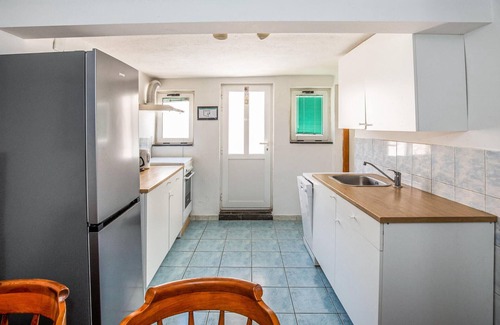 Opuzen House | Amazing home in Opuzen with kitchen