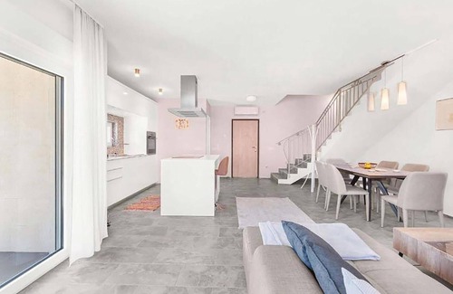 Mugeba House | Amazing home in Porec with WiFi