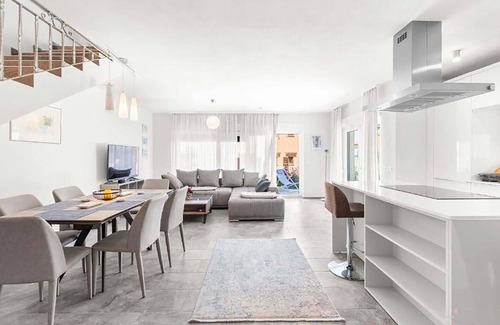 Mugeba House | Amazing home in Porec with WiFi