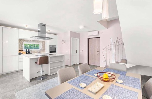 Mugeba House | Amazing home in Porec with WiFi