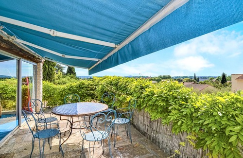 Sernhac House | Amazing home in Sernhac with WiFi