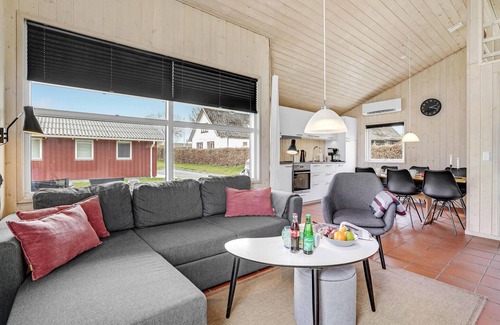 Mommark Strand House | Amazing home in Sydals with WiFi