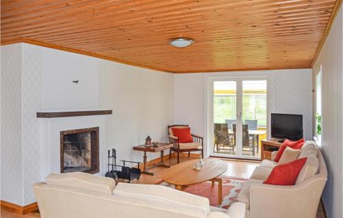 Dimbo House | Amazing Home In Tidaholm With Kitchen