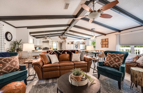 Middleburg House | Amazing Home on Black Creek |Watersports Fun |Hot Tub |Firepit |BBQ |Boat Parking|Close to Boat Ramp