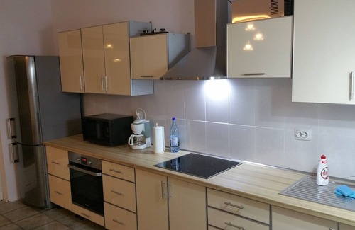 Three Oaks House | Amazing house with beautiful garden, 5 bedrooms, terrace, in the City Centre