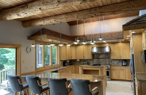 Marcell Cabin | Amazing Lake Home/Movie Theater/Game Room/Bar/3 Decks/Sandy Beach/Privacy