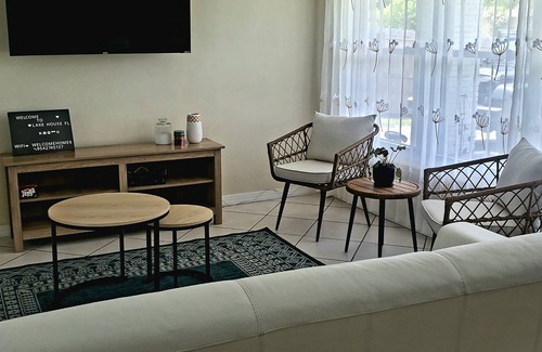Davie House | Amazing Lake House & Pool next to Hard Rock Casino