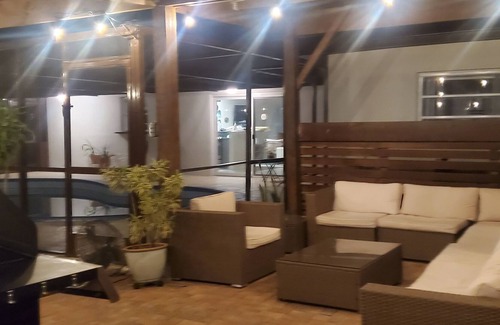 Davie House | Amazing Lake House & Pool next to Hard Rock Casino
