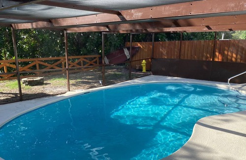 Davie House | Amazing Lake House & Pool next to Hard Rock Casino