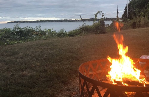 Brighton Cottage | Amazing Lake Ontario Cottage - Close to the County!