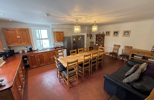 Whitchurch House | Amazing location large spacious 3 storey Georgian listed building sleeps 15
