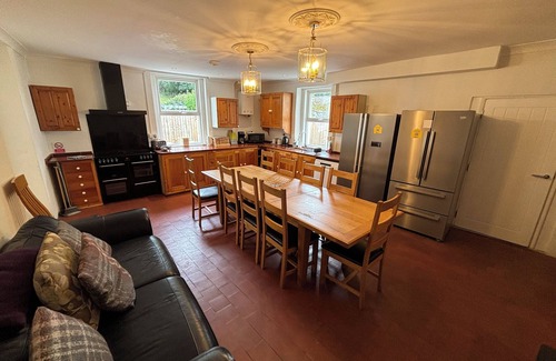 Whitchurch House | Amazing location large spacious 3 storey Georgian listed building sleeps 15