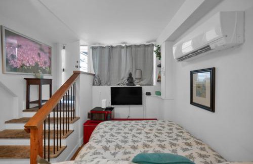 North End Apartment | Amazing Location studio parking