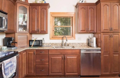 Rock Harbor Cabin | Amazing log and stone home with a mountain setting and view of Norris Lake!