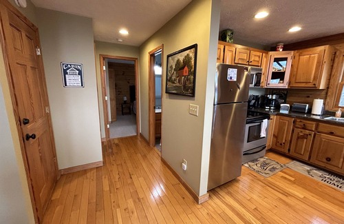 Fancy Gap Cabin | AMAZING Log Cabin off Blue Ridge Parkway with Mountaintop Views over Mt Airy