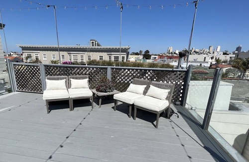 Marina District Apartment | Amazing Marina District 2 Bedroom Apartment with Rooftop Deck