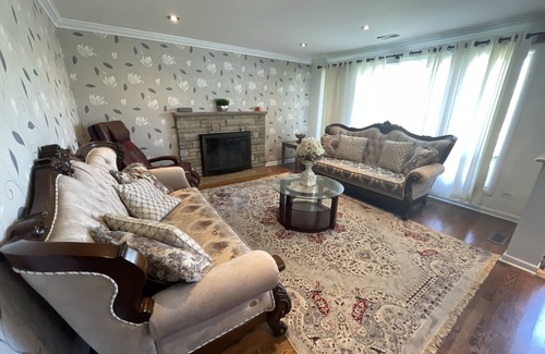 Glenview House | Amazing Mid-Term Rental Entire Home In Glenview
