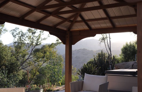 Canoga Park Villa | Amazing Mountain and Valley Views - 3 King Beds, Tesla Charger, Sauna