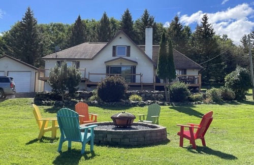 Durham House | Amazing Mountain View’s Close to Windham wrap around porch w/Hot tub 4 BDR 2 BR