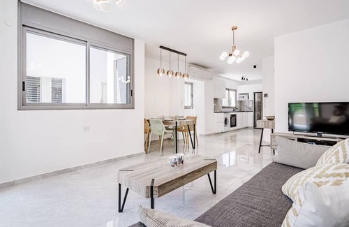 Kerem HaTeimanim Apartment | Amazing New 3BR in Yona Hanavi SAFE ROOM