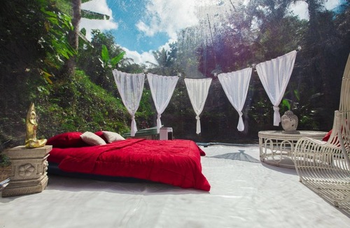 Mekarsari Villa | Amazing Night next to the Secret Leke Leke Waterfall !