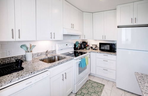 Bolongo Bay Condo | Amazing ocean view condo walking distance to Bolongo beach.