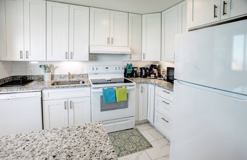 Bolongo Bay Condo | Amazing ocean view condo walking distance to Bolongo beach.