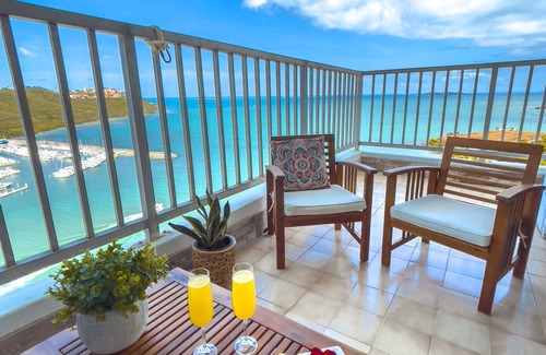 Sardinera Apartment | Amazing Ocean Views 2bedroom, Beach gear & 300MB WIFI. Airbnb Superhost!