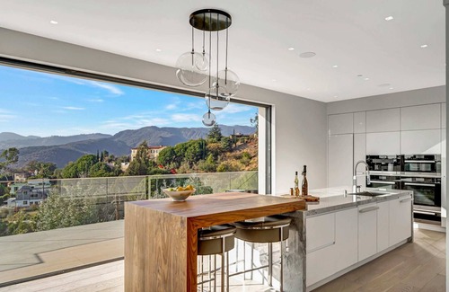 Pacific Palisades House | Amazing Palisades contemporary masterpiece!