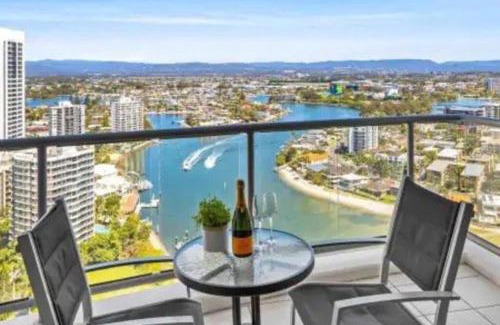 Surfers Paradise Apartment | Amazing Panoramic Views Surfers