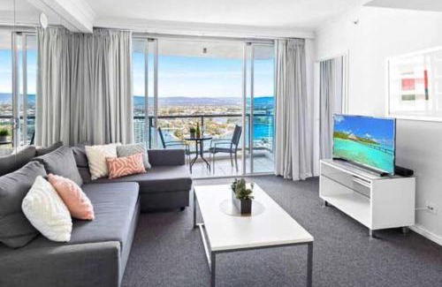 Surfers Paradise Apartment | Amazing Panoramic Views Surfers