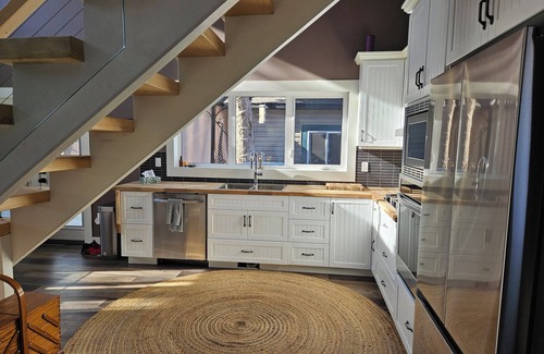 High River House | Amazing Peace Chalet Oasis - Rockies Doorway/Easy 20 min commute Calgary South