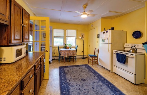 Shelburne Falls Bed & Breakfast | Amazing People & Pet-Welcoming Country Haven