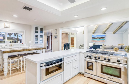 Ingleside House | Amazing Pool! Waterfront, Outdoor Kitchen, Room for the whole family!