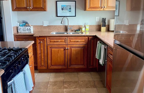 North Redondo House | Amazing Private Suite with Private Entrance - 2 miles to beach