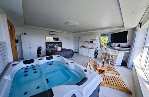 Maribor House | Amazing private wellness with panoramic view, jacuzzi & sauna