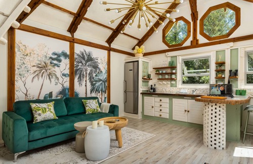 Ruiterbos Cabin | Amazing Riverside Retreat with Hot Tub & EcoPool