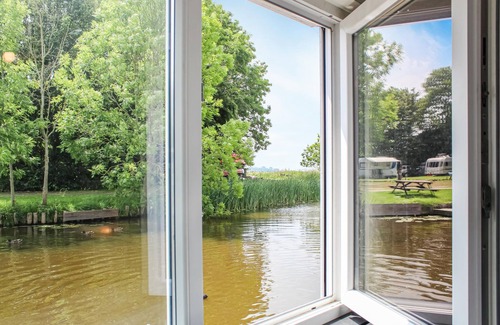 Winsum Boat Rental | Amazing ship in Winsum with WiFi
