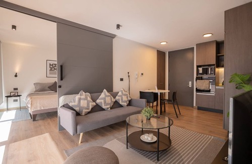El Golf Apartment | Amazing space steps from the metro