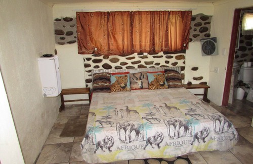 Thorny Bush Game Reserve House | Amazing "tree in lounge" Eco apartment with leopards passing by at night