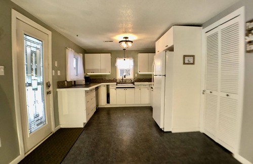 St. Helen House | Amazing Updated Retreat with Fully Stocked All Seasons Game Room!