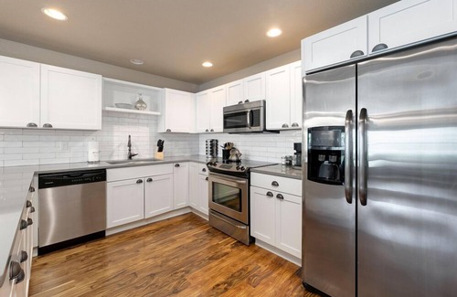 Old Town North House | Amazing Urban Townhome near Breweries & River!